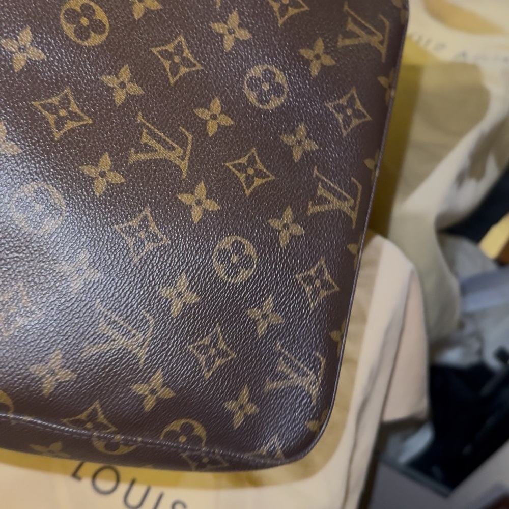 SOLD
LOUIS VUITTON Authentic Monogram Canvas Looping MM Shoulder Bag - Picture 4 of 13